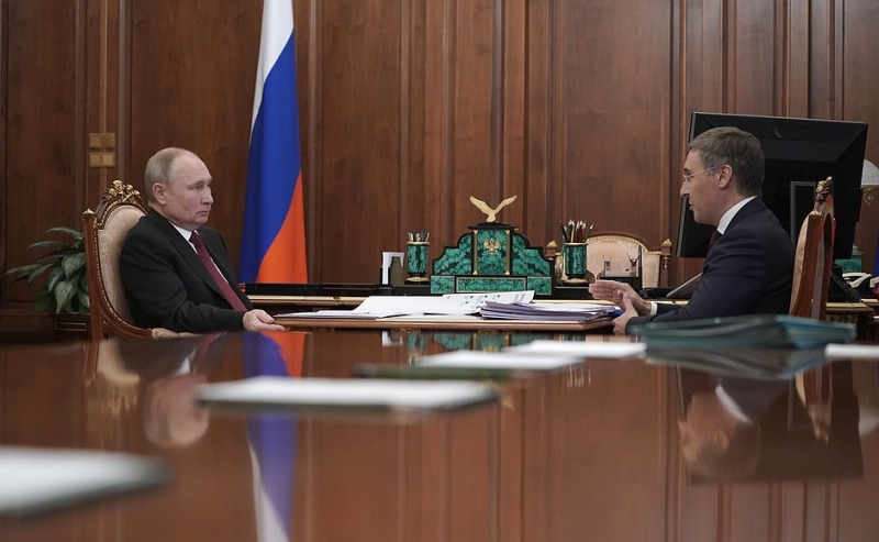 Владимир Путин провёл рабочую встречу с Министром науки и высшего образования Валерием Фальковым. Обсуждались планы проведения Года науки и технологий.
